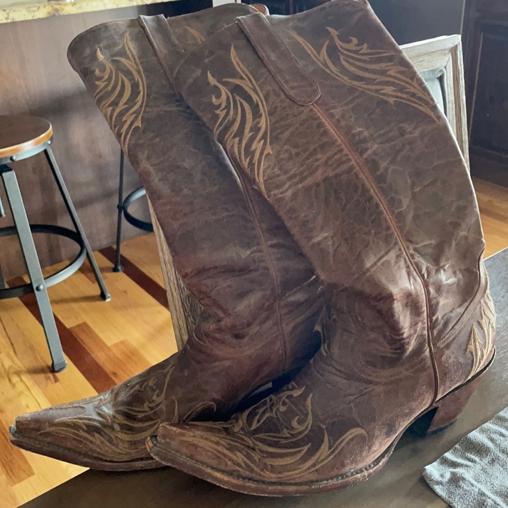 Old Gringo 8.5 brown tall boots with 2.5in heel